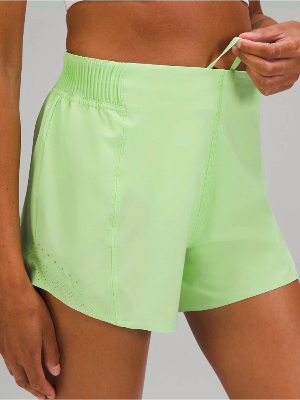 Lululemon Hotty Hot High-Rise shorts in the color scream green - Picture 4 of 9